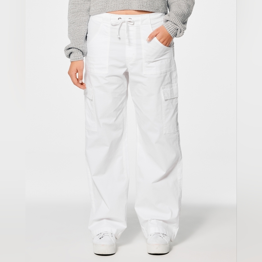 *SOLD* - NWT Hollister White Baggy Pants
